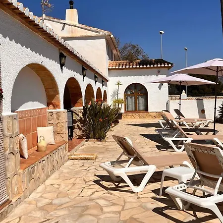 Con Piscina Y Barbacoa En